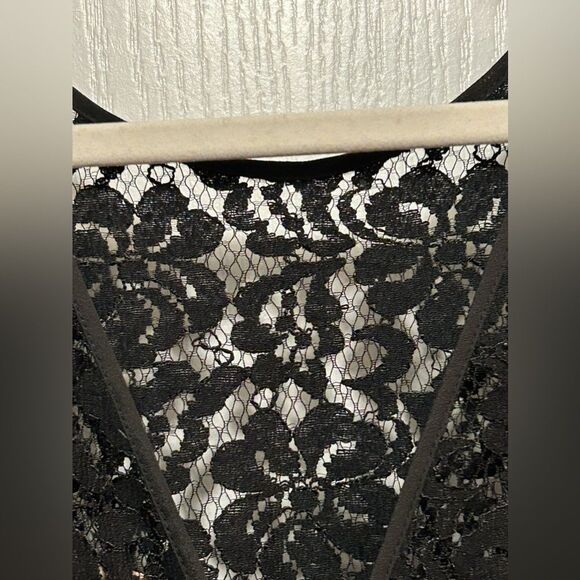 BCBG Maxazria Alice Dress black crochet lace overlay size 10 EUC back zip - Picture 12 of 16